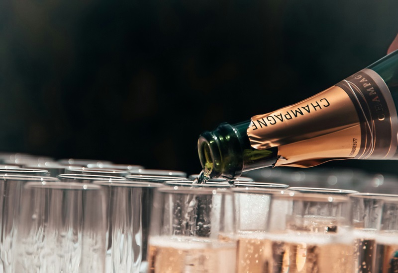 Как закрыть бутылку шампанского: способы и правила хранения