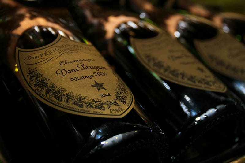 Этикетка на бутылку шампанского: особенности и рекомендации по созданию